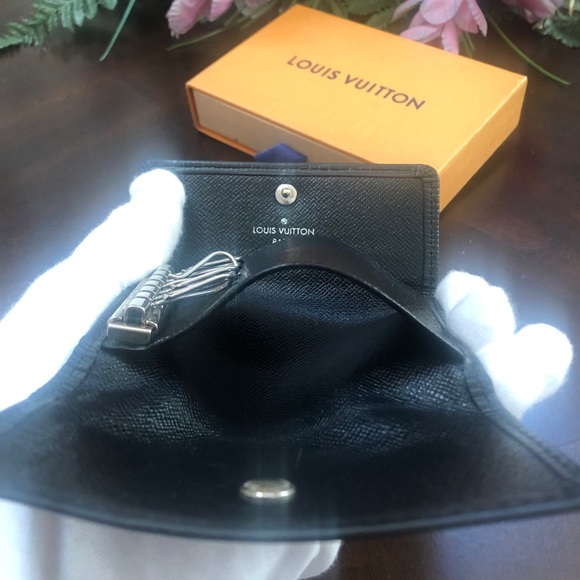 Louis Vuitton epi 6 keycase Wallet - Picture 6 of 10